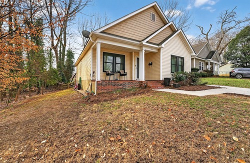 Oakhurst House | Stylish Oakhurst Home Minutes to Uptown