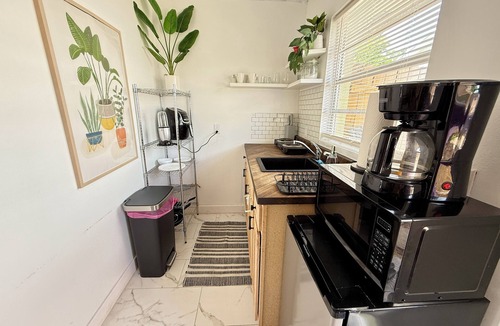 Wadeview Park Apartment | Stylish Orlando Studio – 2 Queens, Fast WiFi, Private Patio, Near Disney Parks!