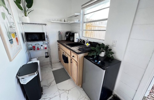 Wadeview Park Apartment | Stylish Orlando Studio – 2 Queens, Fast WiFi, Private Patio, Near Disney Parks!
