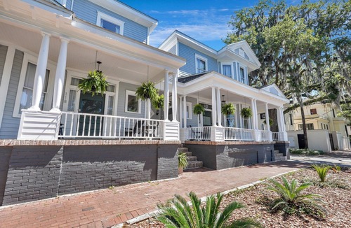 Savannah Victorian District Condo | Stylish & Pet Friendly w/King Beds Near Forsyth Park by Lucky Savannah