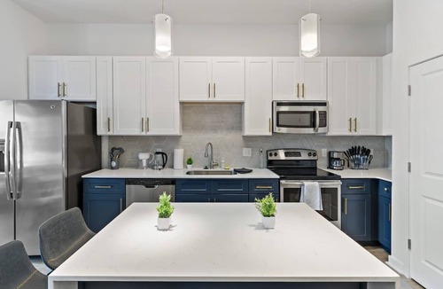 Cherry Apartment | Stylish Studio DT | Pool, Gym, W/D & Free Parking