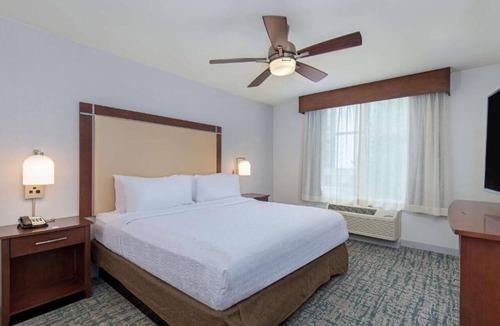 Sandy Springs Hotel | Stylish Suite | 1 King Bed | Near Perimeter Center Atlanta