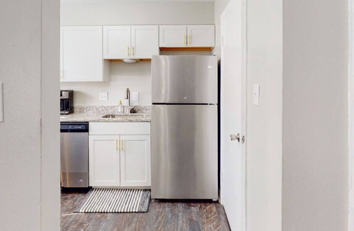 Augusta House | Stylish townhome, sleeps 8, pet friendly.