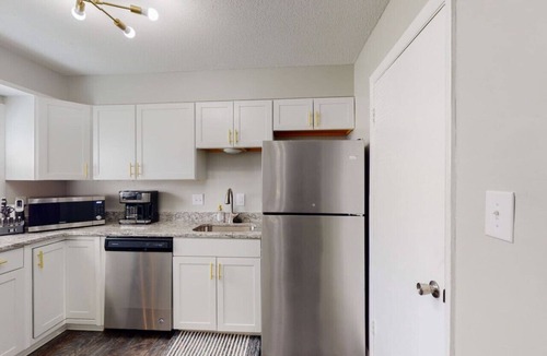 Augusta House | Stylish townhome, sleeps 8, pet friendly.