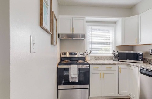 Augusta House | Stylish townhome, sleeps 8, pet friendly.