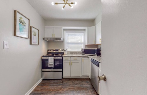 Augusta House | Stylish townhome, sleeps 8, pet friendly.
