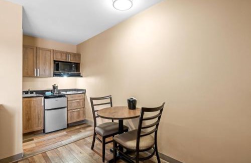 Charlotte Hotel | Suburban Studios Charlotte - Ballantyne