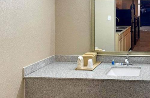 St. Andrews Hotel | Suburban Studios Columbia - Harbison