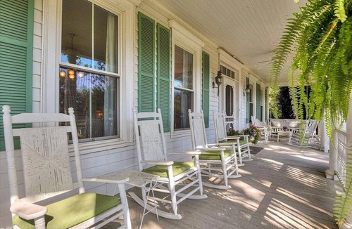Aiken Apartment | Suite #3 Welcoming Queen Room, Private Bath, Historic Annie’s Inn