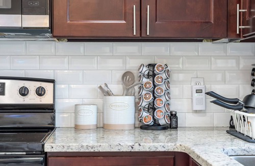 Carver Shores House | Summer Anime 4BR Near Disney Hot Tub + Free Parking