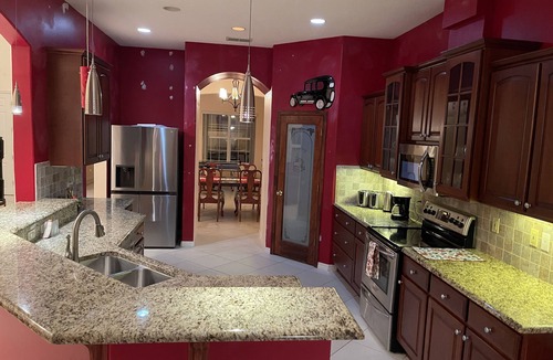 Deltona Lakes Villa | Summer deal: Group Getaway, up to Sleeps 22, 5BR, Huge Home + 6-Car Parking