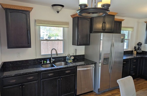 Easley House | Summer in the City. Charming 3-bed house in Easley Close to Hospital & Clemson