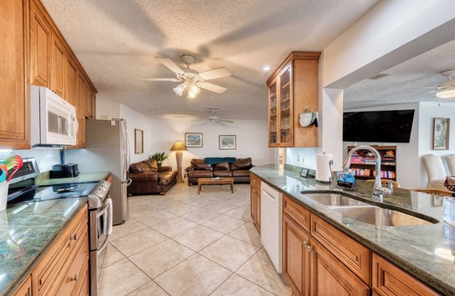 Cocoa Isles House | Summer Retreat-Outdoor Spa-Billiard Room-Putting Green-Canoes & Paddle Boards
