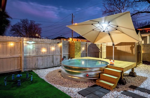 Dixon Park House | Summer Retreat w/Pool & Backyard Lounge