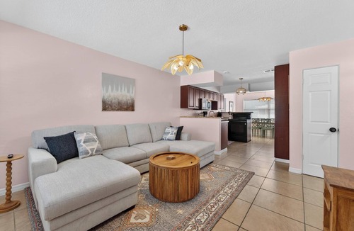 Fossil Park House | Sun-Filled Escape with Large Private Hot Tub