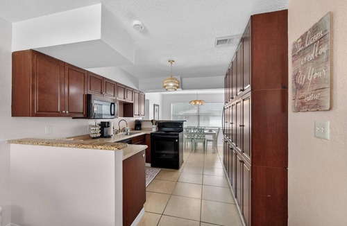 Fossil Park House | Sun-Filled Escape with Large Private Hot Tub