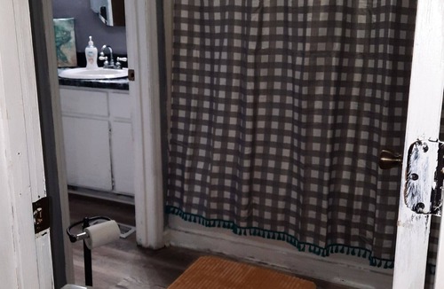 New Bern House | Sunflower Smiles Cozy Comfortable Private