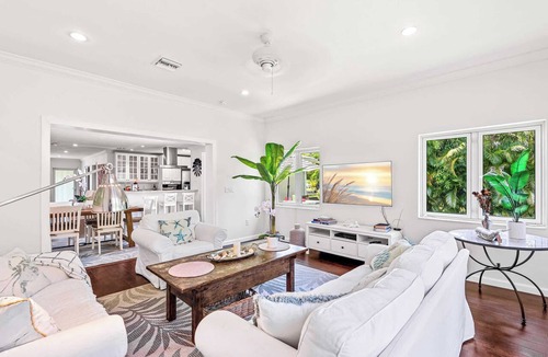 Pompano Beach Villa | Sunlit Pompano | Walk to Dining & Shops