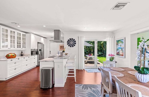 Pompano Beach Villa | Sunlit Pompano | Walk to Dining & Shops