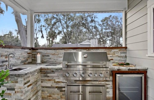Whitemarsh Island House | Sunlit Savannah Retreat | Hot Tub