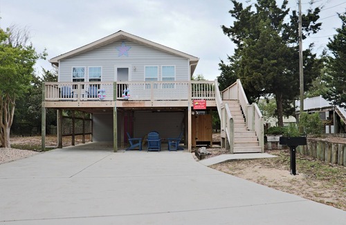 The Point House | Sunny 3BR Beach Home, Deck, Outdoor Shower-Discounted for June & July
