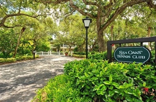 Wabasso Beach Condo | Sunny and quiet condo in Sea Oaks, 4 minute bike ride to beach, 4 bikes included