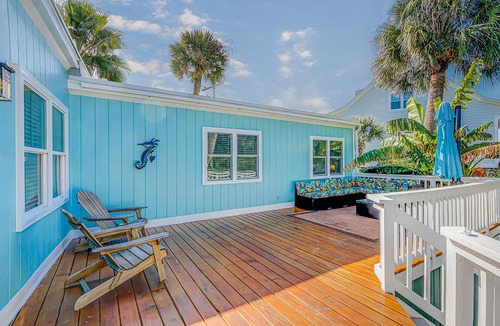 Edisto Island House | Sunny beach house with ocean view, large deck, central AC, & washer/dryer