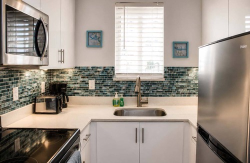 Hollywood South Central Beach Apartment | Sunny Beach Vibes 1BR + Essentials