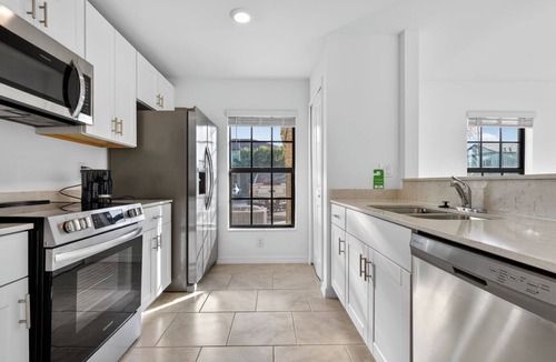 Port Charlotte Apartment | Sunny Escape | Fresh, Modern Townhome Near Beaches