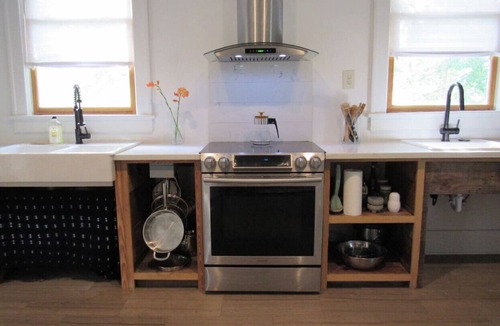 Thomas Square Condo | Sunny Nest In Starland Arts District