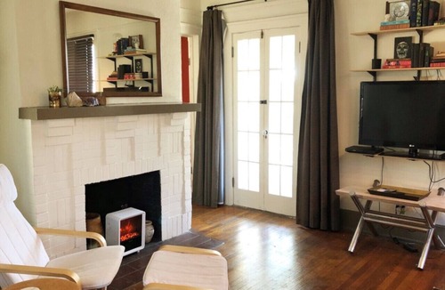 Thomas Square Condo | Sunny Nest In Starland Arts District