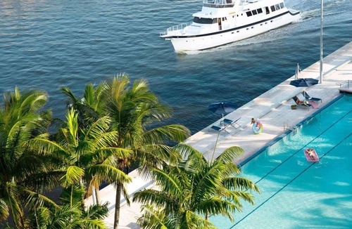 Hollywood South Central Beach Hotel | Sunny Oasis | Swimming. Restaurant