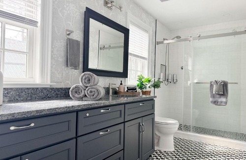 Dixon Park Apartment | Sunny & Playful Carriage House in Downtown Savannah Stay Here and Walk Everywhere