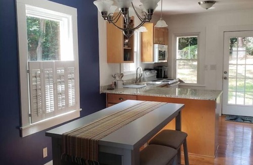 Aiken Cottage | Sunny Virginia Equestrian Cottage