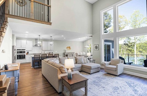 Seneca House | Sunrise Retreat on Lake Keowee with Hot Tub!