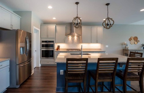 Seneca House | Sunrise Retreat on Lake Keowee with Hot Tub!