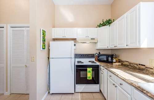 Brevard Cottage | Sunset Cottage Blocks from Downtown