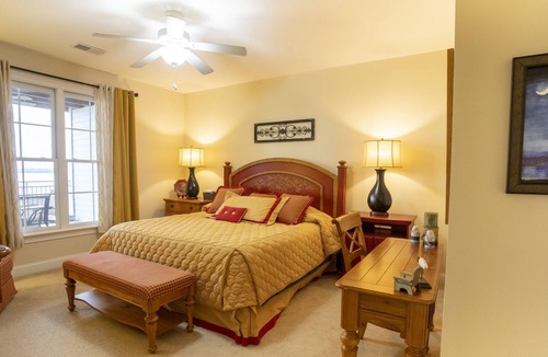 Summerton Condo | ☀️ Sunset Oasis - Lakefront Condo 🚤