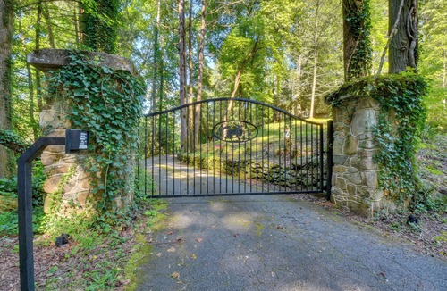 Rocky Bottom Cottage | Sunset Rental Cottage Near Table Rock State Park!
