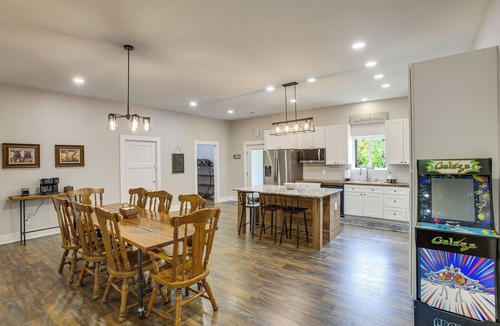 Hartsville House | Sunset Soaks & Family Fun: Rural Tennessee Retreat