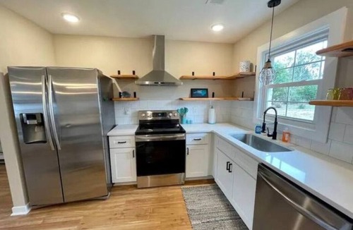 Kings Grant House | Sunset Villa Walk to Park 4 Miles to UNCW Family-Friendly
