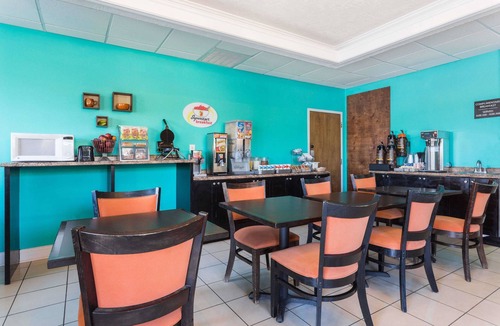 Augusta Hotel | Super 8 by Wyndham Augusta