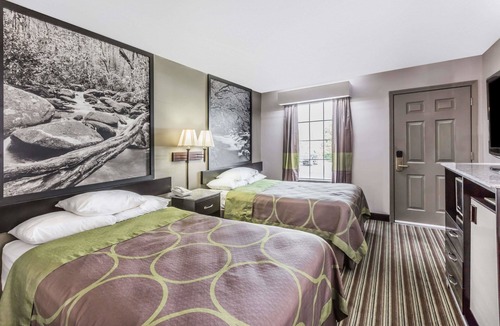 Clinton Hotel | Super 8 by Wyndham Clinton TN