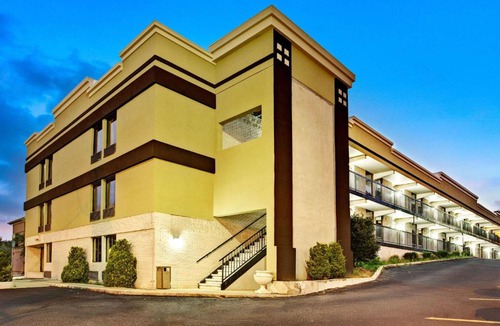 Southwest Raleigh Hotel | Super 8 by Wyndham Raleigh Downtown