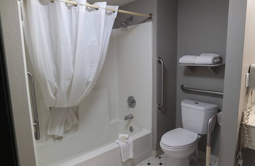 Fleming Hotel | Super 8 by Wyndham Savannah