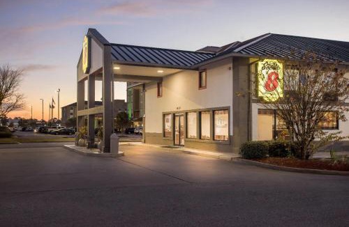 Valdosta Hotel | Super 8 by Wyndham Valdosta GA I-75