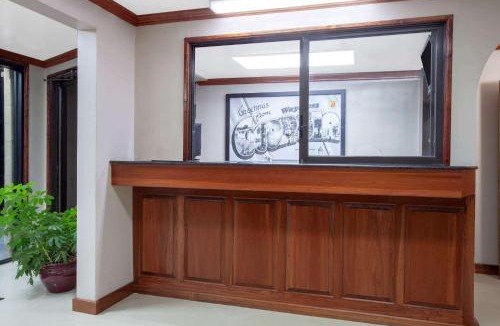 Waycross Hotel | Super 8 by Wyndham Waycross GA