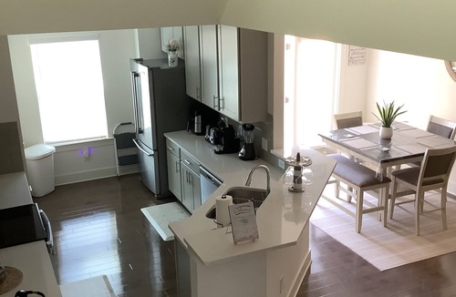 Auburn House | Superb 2-bedroom townhome Modern, Spacious and Charming in Auburn!