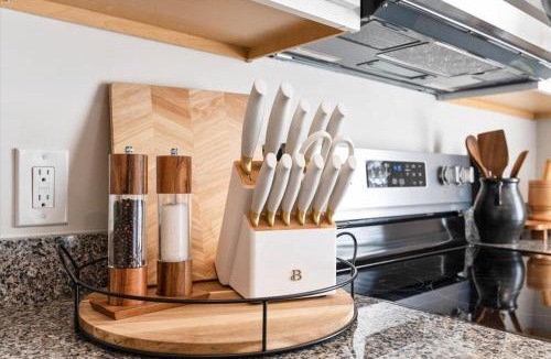 Asheville House | Superhost Modern 3BR Coasta Retreat Near OIB