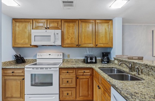 Hilton Head Island Villa | Surf Court 15 - Beautiful Townhouse - 1 block to the Beach
